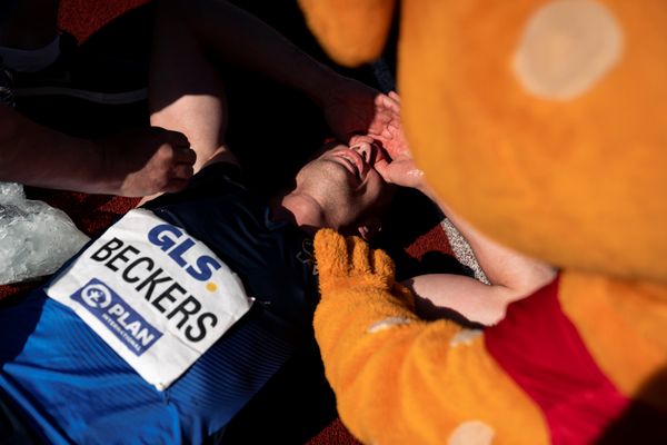 Nico Beckers (LAV Bayer Uerdingen/Dormagen) nach dem 1500m Lauf am 08.05.2022 beim Stadtwerke Ratingen Mehrkampf-Meeting 2022 in Ratingen